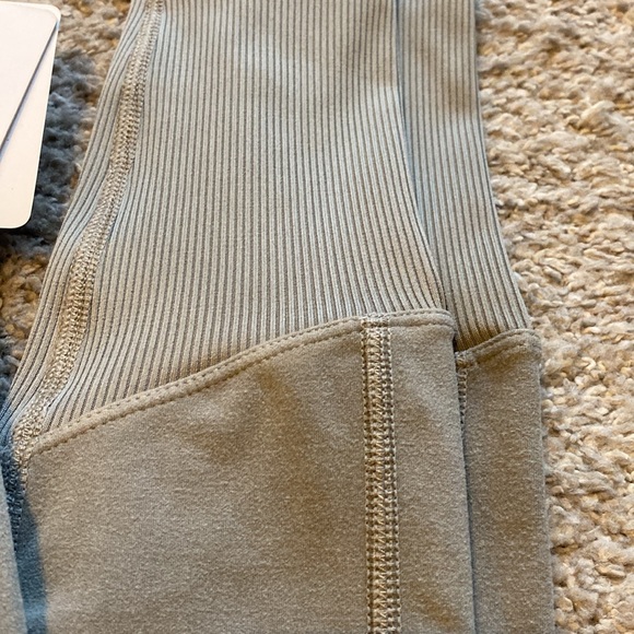 High-Waist Alosoft Lounge Legging - Picture 4 of 7